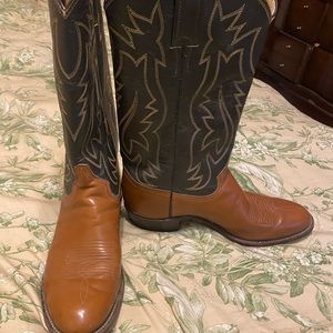 Bought them used when my boyfriend tried them they are to tight on his feet!